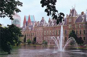 تضم المدينة 30 خط تراموحافلة من خلالها يمكنكم الوصول الى اي مكان تريدون الذهاب الية ومثل ما وعدناكم بالفديو المرفق عن كتابة المعلومات عن تكلفة التنقل. Ù…Ø¹Ù„ÙˆÙ…Ø§Øª Ø¹Ù† Ù…Ø¯ÙŠÙ†Ø© Ù„Ø§Ù‡Ø§ÙŠ ÙÙŠ Ù‡ÙˆÙ„Ù†Ø¯Ø§ Ø³Ø§Ø¦Ø­