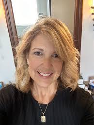 Jennifer Pettengill's Instagram, Twitter & Facebook