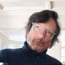 🔥 Les pubs à 100K sont enfin à votre portée ! Pas besoin d'un plateau,  d'une équipe de 30 personnes et de 3 semaines de post-prod. 👉 Aujourd'hui,  ce qui compte, c'est