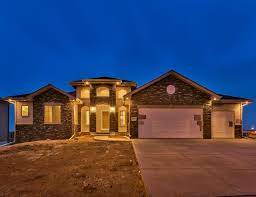 Lighting Can Make All The Difference This Stunning Look Comes To You From Bluestone Custom Builders In Om Custom Home Builders Pretty House Custom Built Homes