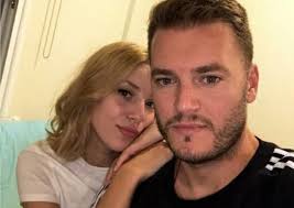 Maybe you would like to learn more about one of these? Garyfallia Kalhfwnh To Tryfero Fili Me Ton Syntrofo Ths Meta Thn Apoxwrhsh Ths Apo To Gntm Party Fm 104