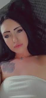 Jessica Lowder's Instagram, Twitter & Facebook