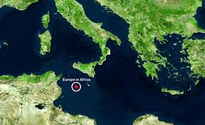 Résultat de recherche d'images pour "boat people tunisie  italie"