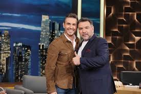 Το 2001 είναι η χρονιά της πρώτης μεγάλης συναυλιακής συνεργασίας ξεκίνησε την δισκογραφική του καριέρα στην κύπρο, μετρώντας σε μικρή ηλικία 3 πλατινένιους. Xatzhgiannhs Gia Th Makrypoylia Eimai Poly Tyxeros Poy Thn Exw