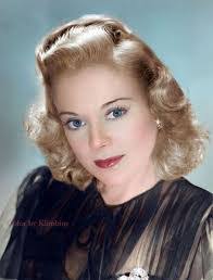 Beatriz Summers's Instagram, Twitter & Facebook