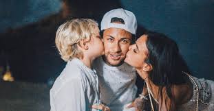 Neymar posta foto com filho Davi Lucca e Bruna Mar... | VEJA