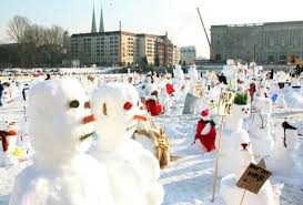Dieser schneemann in atzenhof (gemeinde trausnitz) nimmt den lockdown sportlich. 12 Schneemanner In Berlin Im Cafe Zoo Stadion Und Auf Der Buhne