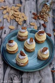Chou A La Vanille Dulcey Et Noix De Pecan Caramelisees Rock The Bretzel Recette En 2020 Noix De Pecan Mini Petits Gateaux Choux