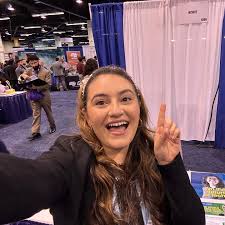 At one point, #TECHNOLOchicas 5.0 rep Nery Lara Mancia (@neryylara) didn't  think college would be an option, but her hard work led to opportunities, a  computer engineering degree from @ucsantabarbara, and now,