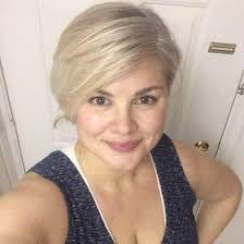 Kelly Linn's Instagram, Twitter & Facebook