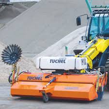 Hallo und herzlich willkommen auf unserem testportal. Traktormontierte Kehrmaschine Profi 660 Tuchel Maschinenbau Fur Strassen