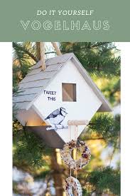 Diy So Baust Du Schritt Fur Schritt Ein Tolles Vogelhaus Fur Den Garten In 2020 Vogelhaus Bastelarbeiten Wildvogel