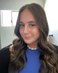 Estella Howell's Instagram, Twitter & Facebook