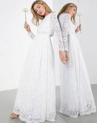 Maybe you would like to learn more about one of these? Asos Edition Grace Langarmliges Hochzeitskleid In Maxilange Mit Spitzenbesatz Und Kurzem Oberteil Asos