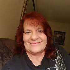 Kim Lochner's Instagram, Twitter & Facebook