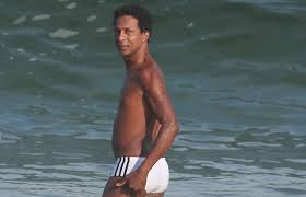 Bom dia a todos e todas. Luis Miranda Se Diverte Com Amiga Na Barra Da Tijuca O Fuxico