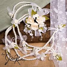 Stunning White Lazo With Large Centerpiece Flowers Wedding Lasso Lazo De Boda Además de los padrinos principales o de velación, otros padrinos participan en la boda y por eso te contamos cuáles son, cuántos se deben escoger y para. stunning white lazo with large centerpiece flowers wedding lasso lazo de boda