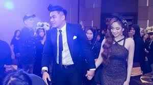 Model cynthiara alona disebut sehat usai ditetapkan sebagai tersangka kasus prostitusi. Aktor Ftv Guntur Triyoga Dapat Kejutan Pesta Ultah Mewah Dari Sang Kekasih Lihat Foto Fotonya Tribunnews Com Mobile