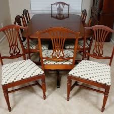 Thomasville chair co hello , i have attached photo's of a dresser, bed and vanity with chair that have the lable thomasville chair co. Vintage Thomasville Duncan Phyfe Style Dining Table And Chairs Ebth