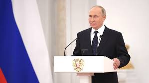 Она продлилась 3 часа и 42 минуты. Pryamaya Liniya S Vladimirom Putinym Nachnetsya V 12 00 30 Iyunya