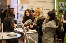 Sunt două locuri în care vă puteţi bucura de parfum şi culoarea mov a lavandei înflorite, în acest weekend. ZonÄƒ De Gaming È™i Peste 1000 De Locuri De MuncÄƒ La Targul De Cariere Sibiu Actualitate Tribuna