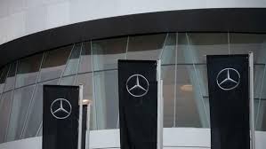 Autobauer Streit Bei Daimler Uber Stellenabbau Verscharft Sich In 2020 Zetsche Unternehmungen Weihnachtsgeld