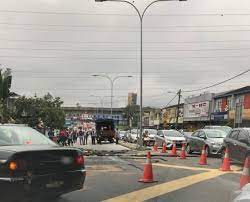 Suasana stesen lrt taman bahagia kelana jaya 2020. Road Near Taman Bahagia Lrt Station In Pj Damaged Due To Flooding The Star