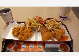 Perapkan ayam selama 30 minit sebelum mula gaulkan pada tepung. Ayam Goreng Mcd Vs Ayam Goreng Kfc Reviews Soulusi Com