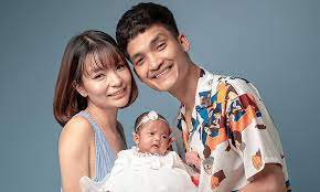 Gương mặt căng thẳng, không cười chính là thương hiệu của nhóc tỳ minnie. Máº¡c VÄƒn Khoa Khong Co Gi Háº¡nh Phuc Báº±ng Ä'Æ°á»£c ChÄƒm Vá»£ Ä'áº» Bao NgÆ°á»i Lao Ä'á»™ng