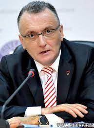 He had previously hold the same position in ponta iv cabinet, and, between 5 and 17 november 2015, acted as prime minister of romania,. Cine Este Sorin Cimpeanu Si Cum A Ajuns Noul Prim Ministru Interimar Cimpeanu A Initiat Ordonanta Care Permitea Amnistierea Plagiatorilor Hotnews Mobile