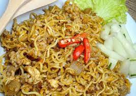 Suami tipikal yang anti makan di menu yang sama 🤪🤪 karena mager beli makan keluar, akhirnya masak mie tektek aja. Cara Memasak Nasi Goreng Indomie Mantap Resep Us