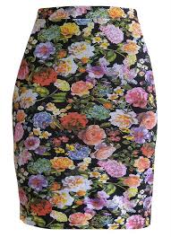 Clarice lispector dizia que, se o mundo fosse justo, as mulheres teriam direito a três vida: Saia Justa Estampada Floral Bonprix