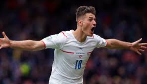 Tsjechië heeft zich knap voor het ek 2021 geplaatst door in de kwalificatie tweede te worden op het ek treft tsjechië opnieuw de engelsen. Doelpunt Schick Van Tsjechie Ek Voetbal Mooiste In Geschiedenis Van Ek Kondre Com