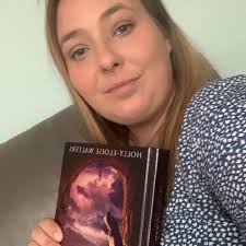 Eloise Walters's Instagram, Twitter & Facebook