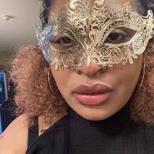 Ariel Maris's Instagram, Twitter & Facebook