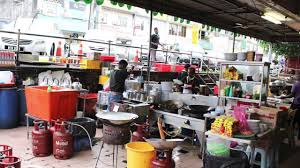 Some say a good nasi lemak depends on the sambal chilli sauce and i will disagree on that. Nasi Lemak Bumbung Seapark Youtube