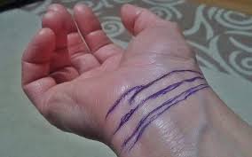 Si, à l'origine, le terme chiromancie désigne l'étude des lignes de la main, il faut savoir qu'une main doit se lire dans sa globalité. Destin Combien Avez Vous De Lignes Sur Le Poignet Astuces Vie Pratique Spiritualite