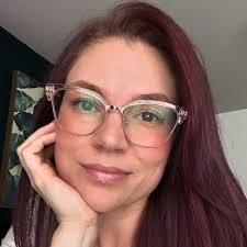 Jennifer Wyatt's Instagram, Twitter & Facebook