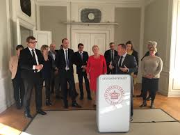 Regjeringen.no skal gi befolkningen innsikt i regjeringens og departementenes arbeid og skape engasjement i demokratiske prosesser. Regeringen A Twitter Regeringen Og Arbejdsmarkedets Parter Praesenterede Ny Trepartsaftale I Statsministeriet I Dag Se Alt Om Aftalen Her Https T Co Dmhc7esktp Https T Co Avyz22rxli