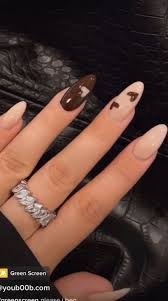The middle fingers are flanked by rich golden brown glittered topcoats for the perfect touch to a lovely nail job that positively. Brown Nails In 2021 Stylish Nails Brown Acrylic Nails Gel Nails