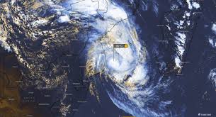 Ciclone e o edifício escolar: Tropical Storm 21s Cyclone Guambe Afriwx