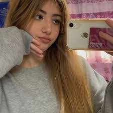 Paola Garzon's Instagram, Twitter & Facebook