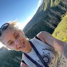 Clara Berg's Instagram, Twitter & Facebook