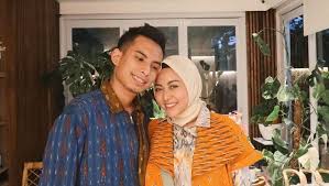Ia mengungkapkan keduanya akhirnya sepakat untuk aku & mas niko sekarang cuma beda status aja dari suami istri jadi teman baik yg sama2 akan mengasuh abang & adik dengan kasih yg tak terhingga. Rachel Vennya Gugat Cerai Niko Al Hakim