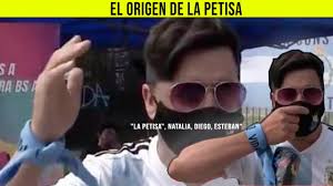 La petisa mola si quieres sorprender a tu pareja con una cena en un restaurante decorado diferente,desenfadado,con comida en plan tapas y hamburguesas fácil de comer y precio ajustado. Tdvwccdxdwam9m