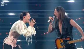 Somiglianze tra la canzone dei maneskin e una (del 2015) degli anthony laszlo? Arr2sszlpinvnm