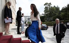.υφυπουργός υγείας δόμνα μιχαηλίδου προκάλεσε βραχυκύκλωμα στην κυβέρνηση όταν συνέδεσε την άδεια άνευ αποδοχών με απόλυση όσων πουν όχι στον εμβολιασμό. Domna Mixahlidoy Mia Finetsath Yfypoyrgos Women S News
