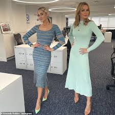 Последние твиты от amanda holden (@amandaholden). Amanda Holden Goes Braless In Chic Mint Green Dress Geeky Craze
