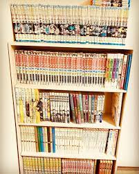 shihoさんはinstagramを利用しています 寝室の一角にわずかな隙間で漫画棚できました ずっと平積みされてた本たち やっと並べてあげれました 入り切らなかった分を 押し入れで漫画コーナー作成中 decor magazine rack