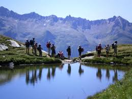 Schweiz tourismus — schweiz tourịsmus  tu , abkürzung st, als körperschaft des öffentlichen rechts offizielles nationales marketingunternehmen der schweiz zur förderung von reiseverkehr. Tourismus In Der Schweiz Wikipedia